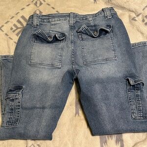 A96.  KanCan Women's light blue Ankle Jeans with cargo pockets size 27